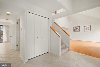 6106 Triangle Dr, Columbia, MD 21044 - photo 5