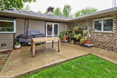 122 E Tyler St, Oswego, IL 60543 - photo 2