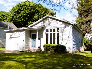 1512 Herrick Ave NE, Grand Rapids, MI 49505 - photo 2