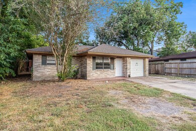 336 Pennington Dr, Alvin, TX 77511 - photo 2