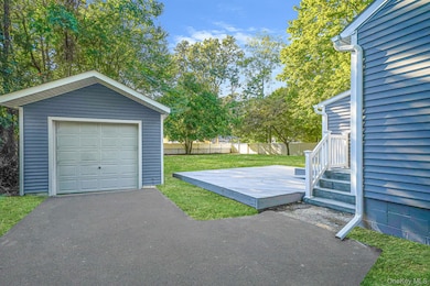 2 Myrtle Ln, Coram, NY 11727 - photo 4