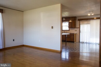 684 Hamilton Ave, Chambersburg, PA 17202 - photo 4