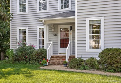 Low-maintenance vinyl siding