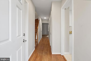 10439 Courthouse Dr, Fairfax, VA 22030 - photo 3