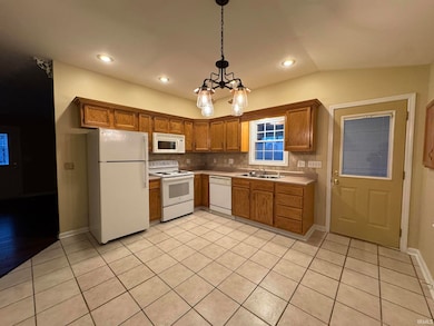 104 E Harrison St, Fairmount, IN 46928 - photo 3