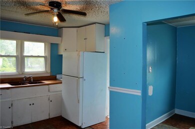 Corner view of the kitchen.