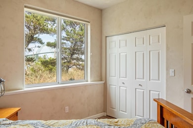 242 SW 27th St, Newport, OR 97365 - photo 6