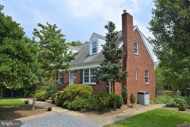 3907 Whispering Ln, Falls Church, VA 22041 - photo 2