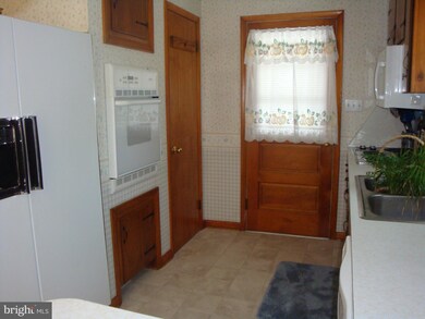 380 Hade St, Greencastle, PA 17225 - photo 2