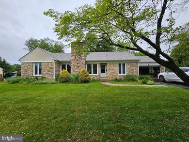 1053 W Mount Vernon St, Lansdale, PA 19446 - photo 2