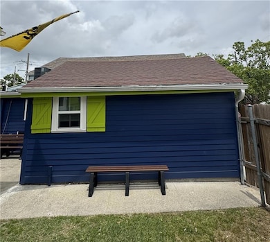 Side of the cottage.
