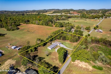 566 McTeer St, Greenback, TN 37742 - photo 4