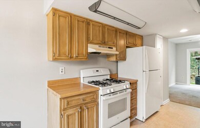 2055 Mayflower Dr, Woodbridge, VA 22192 - photo 7