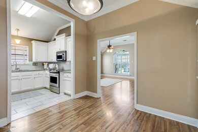 212 Elsinore Circle-4