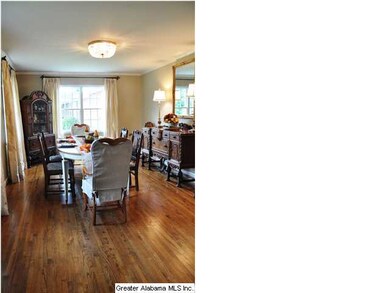 Massive banquet-sized Dining Room