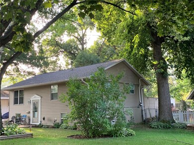 1433 Yuma Dr NW, Cedar Rapids, IA 52405 - photo 3