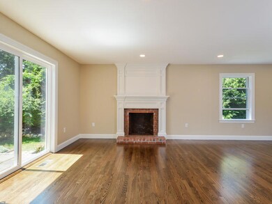 006-Living_Room-4591848-small4x3