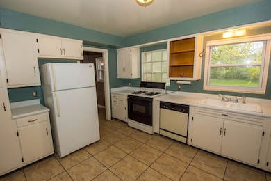 Nice size kitchen with good counter working space 