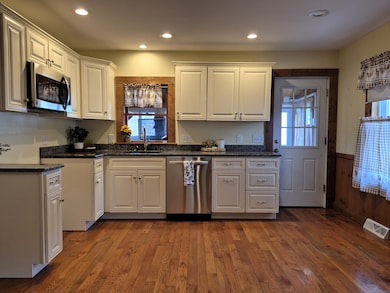 27 Ash Ave, Willimantic, CT 06226 - photo 5