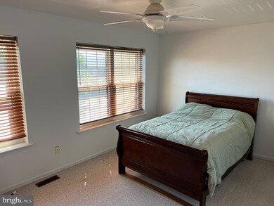 529 Canterbury Rd, Norristown, PA 19403 - photo 4