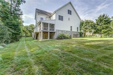 Yes, that is a screened porch that you see. The ba