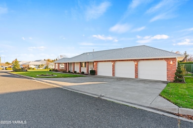9102 W Barge St, Yakima, WA 98908 - photo 2