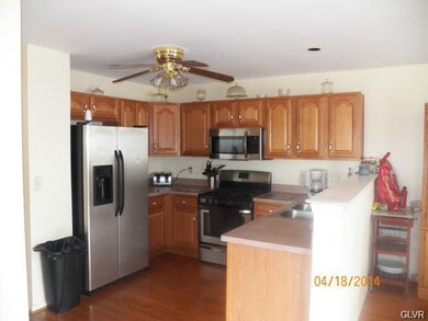 6881 Hunt Dr, Macungie, PA 18062 - photo 3