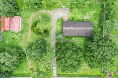 1301 Clifford St, Alvin, TX 77511 - photo 4