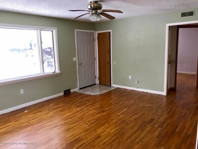 705 s nowlan living room 7