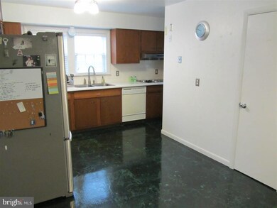 1370 Beacon St, Keyser, WV 26726 - photo 5