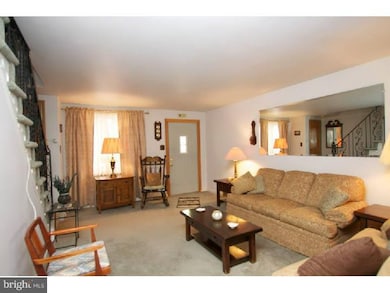 811 Surrey Ln, Glenolden, PA 19036 - photo 4