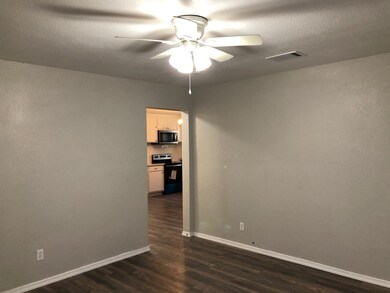 611 S Scullin Ave, Denison, TX 75020 - photo 4