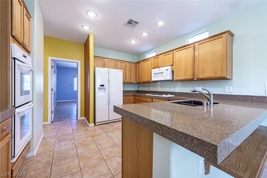 Kitchen - all appliances included