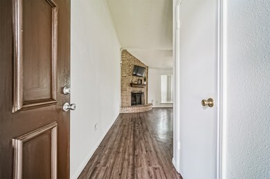 3103 Quail Run Dr, Alvin, TX 77511 - photo 3