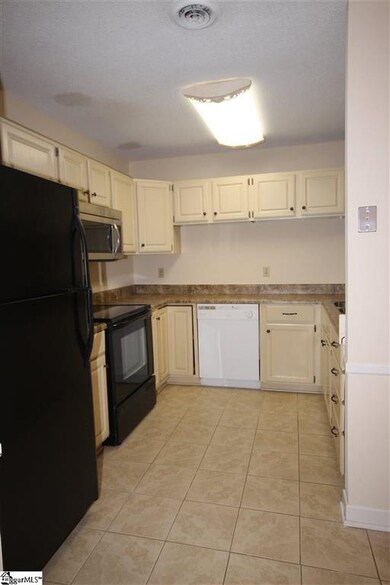 324 Skylark Cir unit 12D, Greer, SC 29650 - photo 5