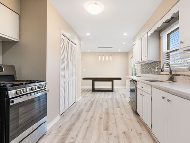 unlisted-address, Shorewood, IL 60404 - photo 6