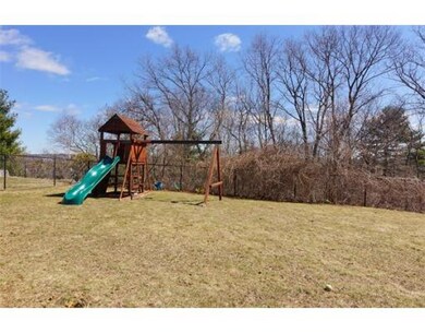 7 Colburn St unit 1, Burlington, MA 01803 - photo 2