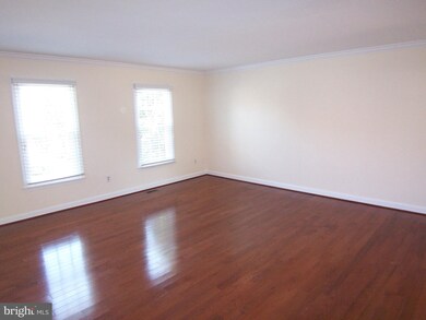 6862 Mclean Province Cir, Falls Church, VA 22043 - photo 4