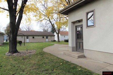 917 N Washington St, New Ulm, MN 56073 - photo 2