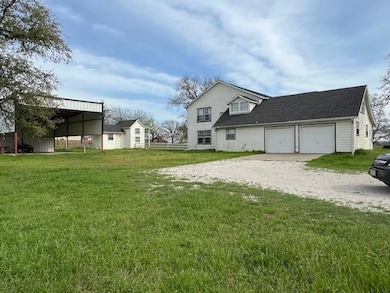 803 E 3rd St, Springtown, TX 76082 - photo 3