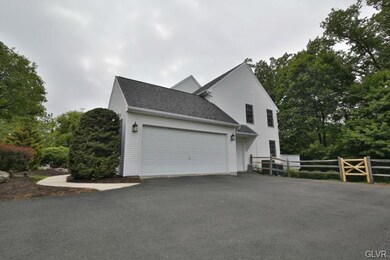 4867 Harvest Ln, Zionsville, PA 18092 - photo 3