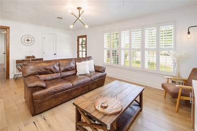 833 Enfield St, Bryan, TX 77802 - photo 4