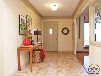 4440 SW Wanamaker Rd, Topeka, KS 66610 - photo 2