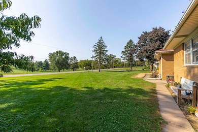 965 E Donald St, Waterloo, IA 50703 - photo 3