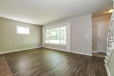 298 Pineview Dr, Columbus, OH 43213 - photo 7