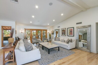4) LIVING ROOM