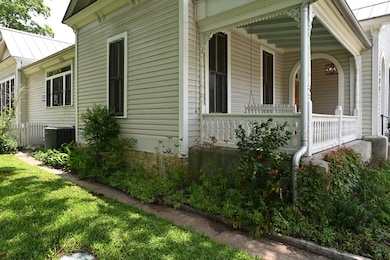 405 W Creek St, Fredericksburg, TX 78624 - photo 5