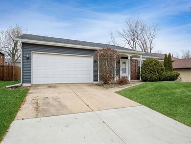 24 Clive Dr NW, Cedar Rapids, IA 52405 - photo 2