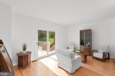 18844 Mcfarlin Dr, Germantown, MD 20874 - photo 2