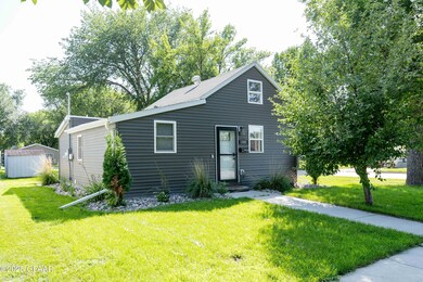 1423 7th Ave N, Grand Forks, ND 58203 - photo 3